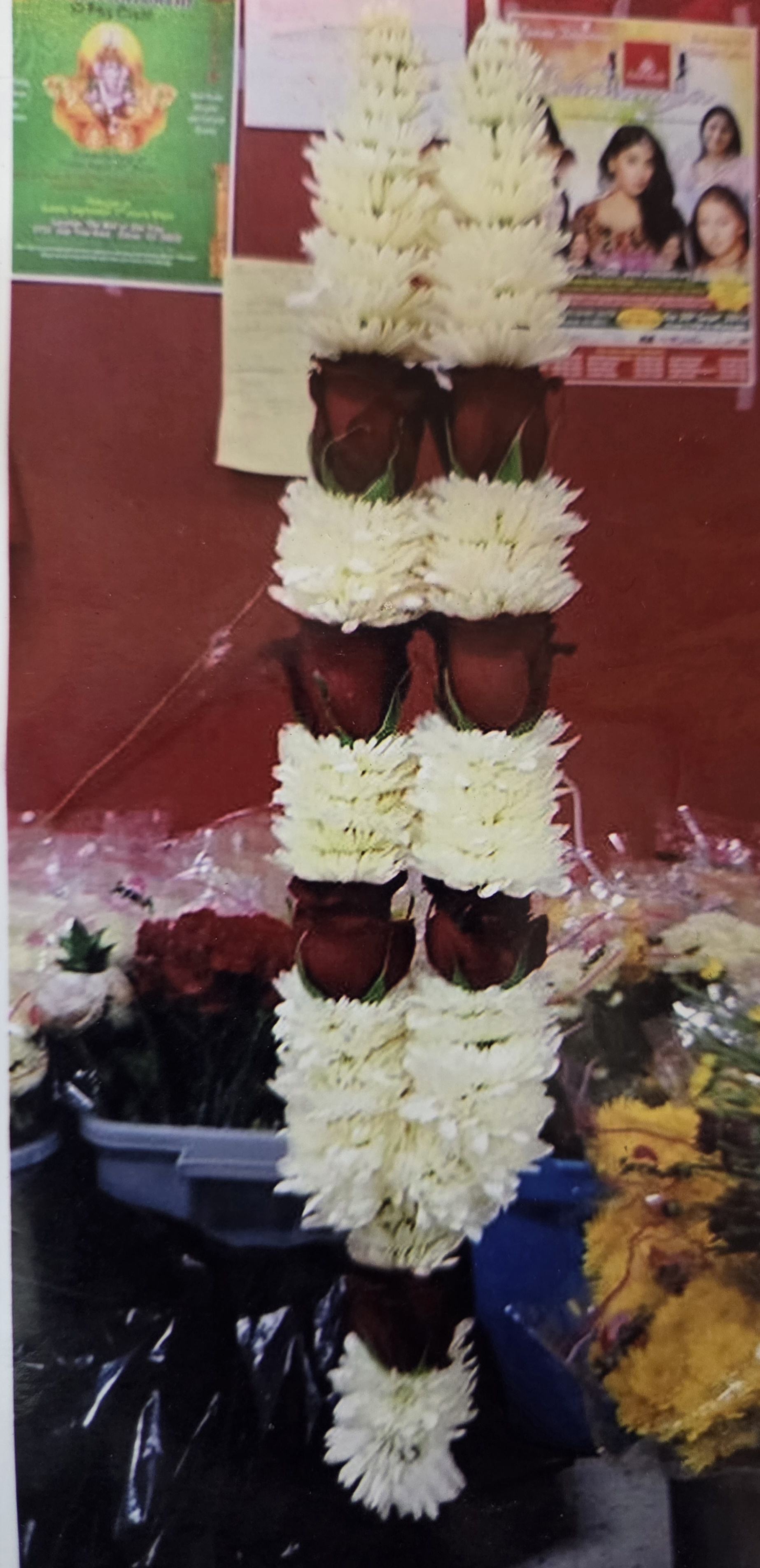 Single Mums Roses Garlands