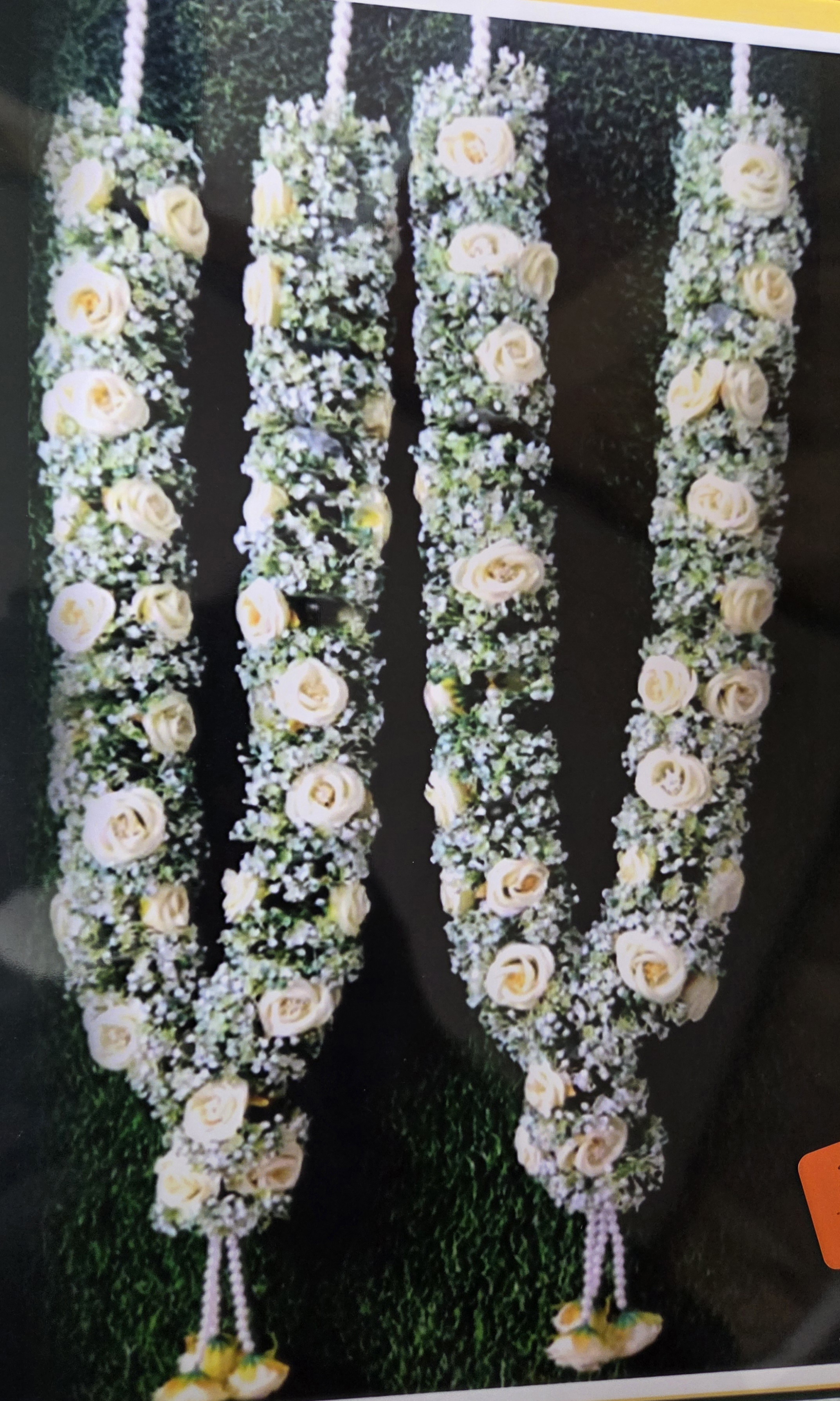 Spray Roses Babybreath Garlands