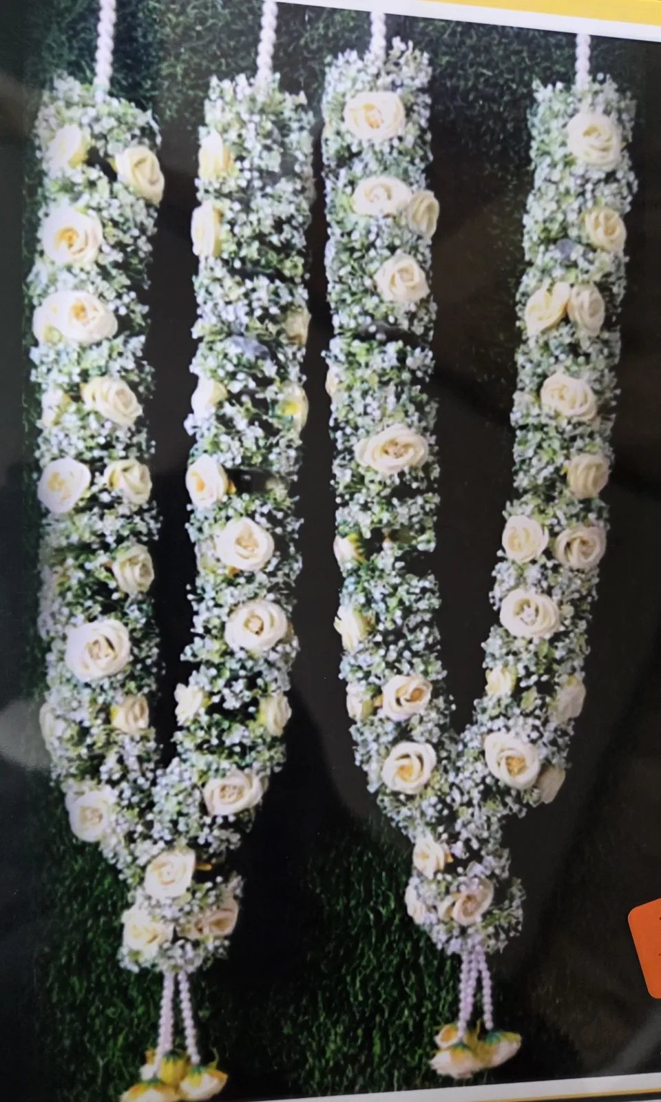 Spray Roses Babybreath Garlands